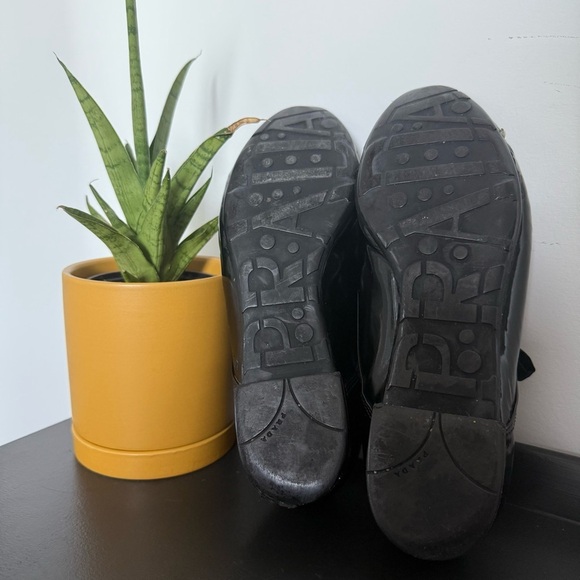 Prada black patent leather Oxford shoes with off-white piping - size 37.5 (US 7) - Picture 5 of 7